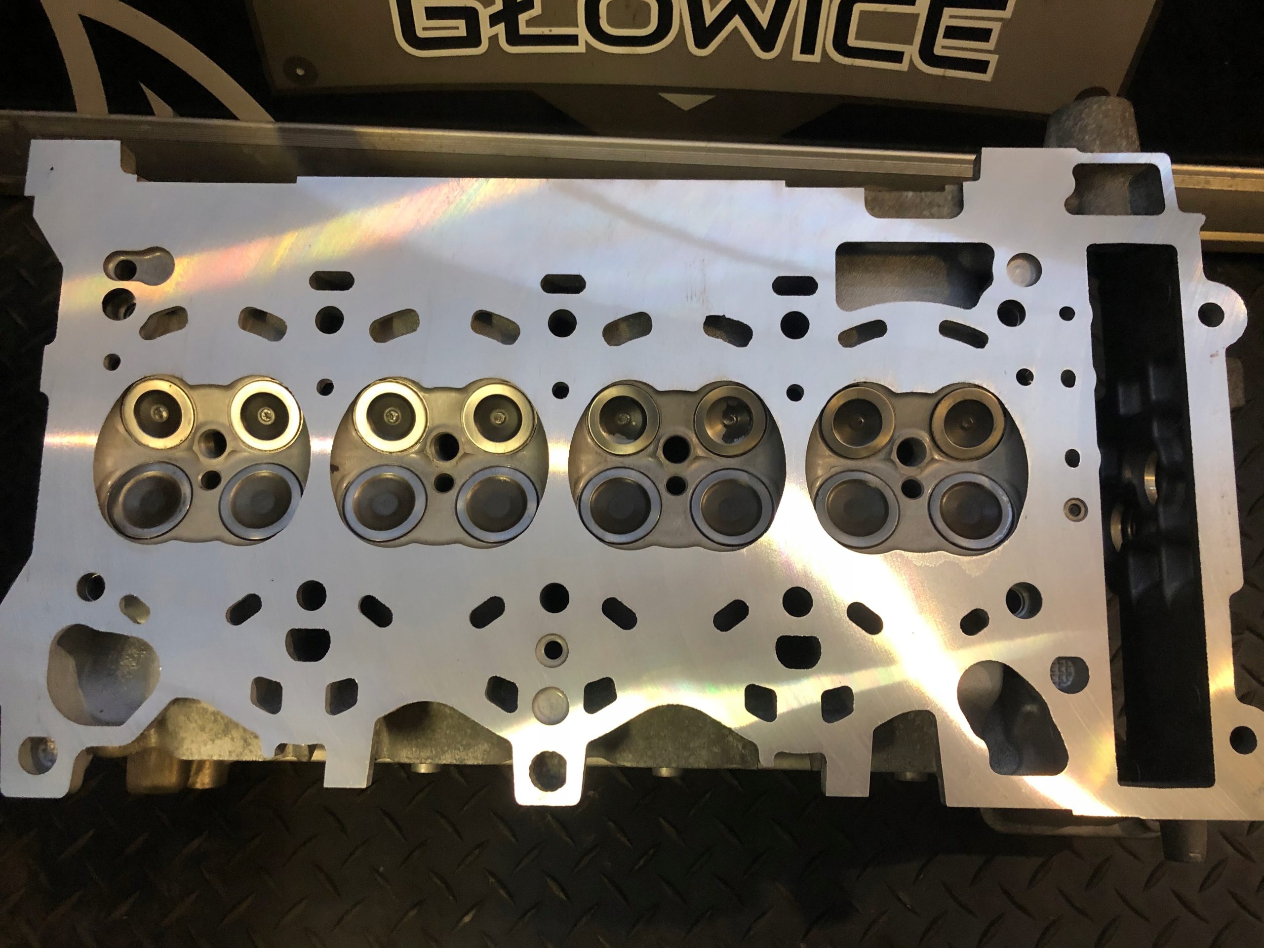 7052c3b26f6270abb833dbaa11e6f987.jpg Głowica BMW n43 1.6 1.8 2.0 7559168 e90 e92 e87 - obrazek 1