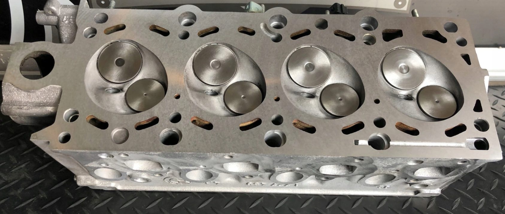 9421f4e7168fd5a92c71bd2075bb27fb-2.jpg Głowica BMW E30 e36 1.6 1.8 M40 - obrazek 1