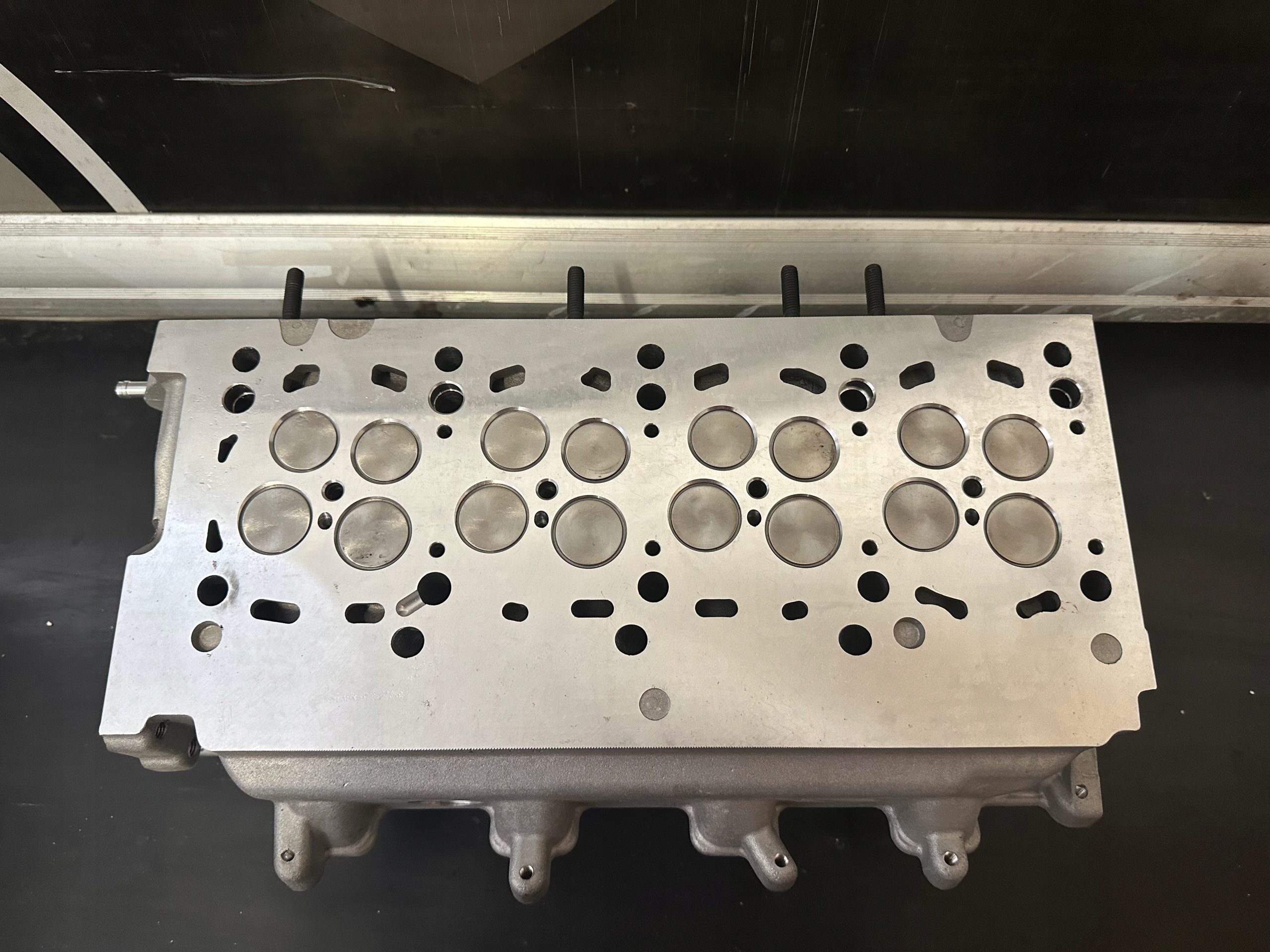 a1ed58dd37b1acf8d65553cfc3dce40f-1.jpg Nowa Głowica VW T5 T6 03L103373G 2.0 TDI - obrazek 1