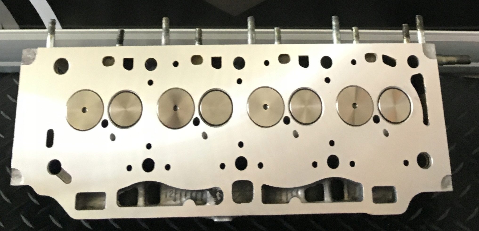 ba89e2ebf5ac7390eff92a724f973496.jpg Głowica Renault 1.9 DCI CDTI Vivaro Trafic Movano - oryginalna część - obrazek 1